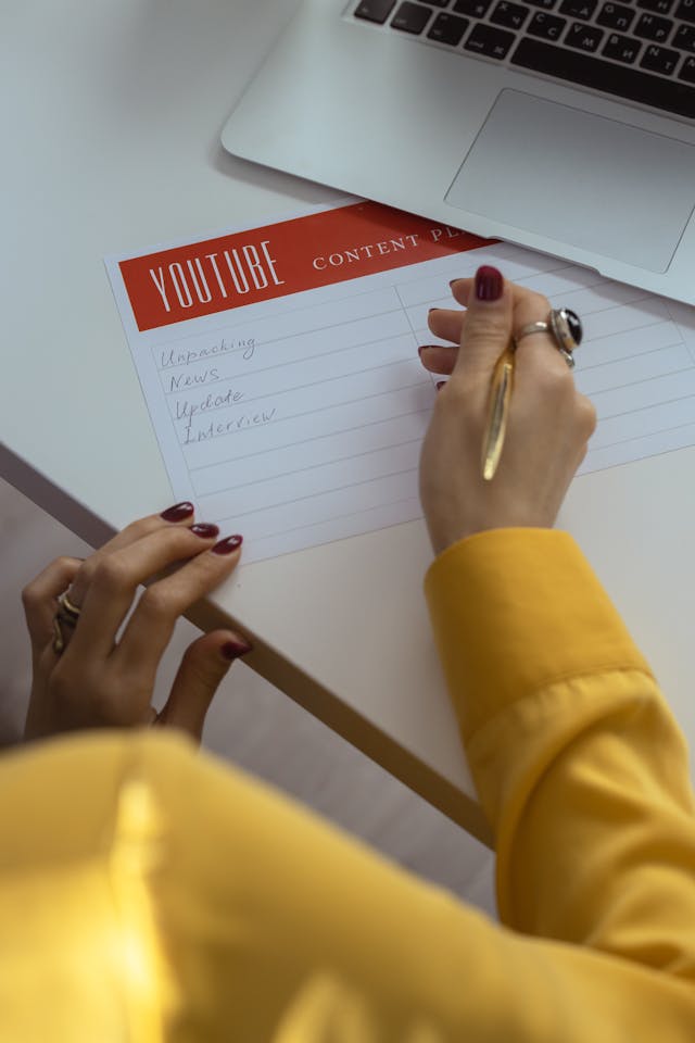 YouTube para empresas: Creación de contenido que convierte visitas en ventas Define cuál es tu público en YouTube